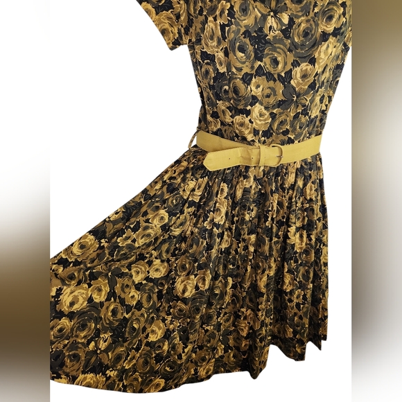 Vintage 1950s Mustard Floral Cotton Day Dress | ILGWU Union Made | XS–S - Picture 4 of 12